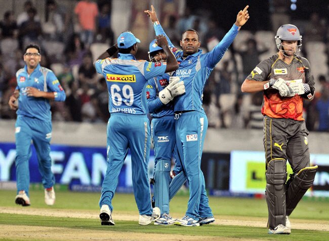 हैदराबाद का शानदार आगाज, पुणे को हराया