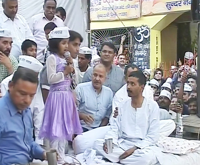 केजरीवाल ने तोड़ा अनशन, अब करेंगे असहयोग आंदोलन