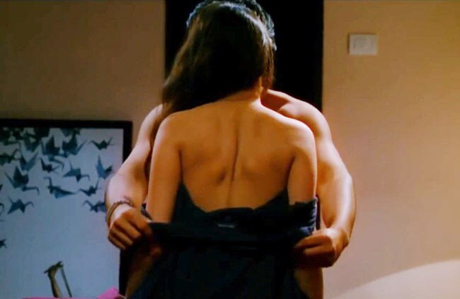 'औरंगजेब' में साशा आगा का हॉट अवतार | बिकनी बॉडी