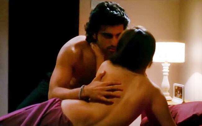 'औरंगजेब' में साशा आगा का हॉट अवतार | बिकनी बॉडी