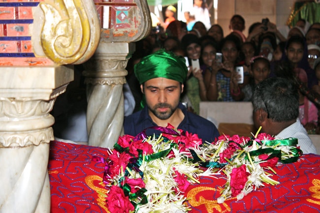 हाजी अली दरगाह पहुंचे इमरान हाशमी | 'सीरियल किसर'