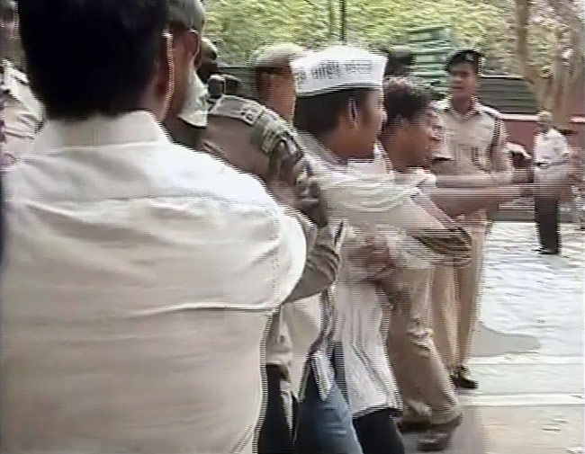 'गुड़िया' से दरिंदगी पर फूटा लोगों का गुस्‍सा...