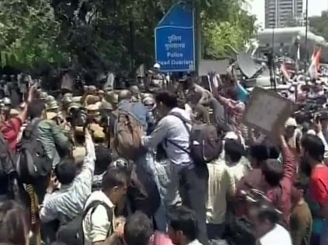 'गुड़िया' से दरिंदगी पर फूटा लोगों का गुस्‍सा...