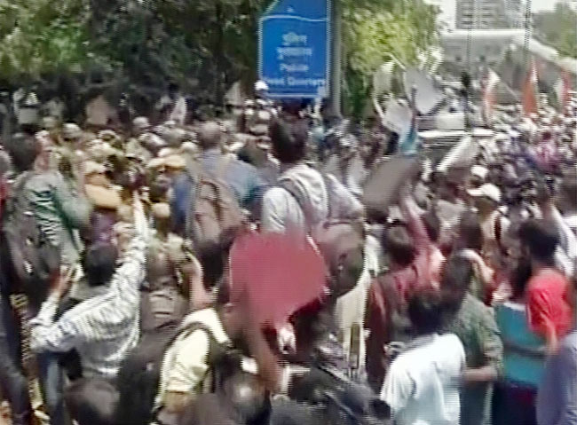 'गुड़िया' से दरिंदगी पर फूटा लोगों का गुस्‍सा...