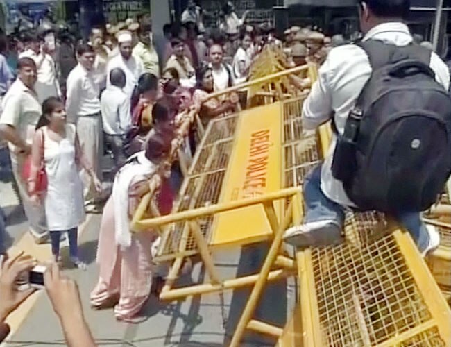 'गुड़िया' से दरिंदगी पर फूटा लोगों का गुस्‍सा...