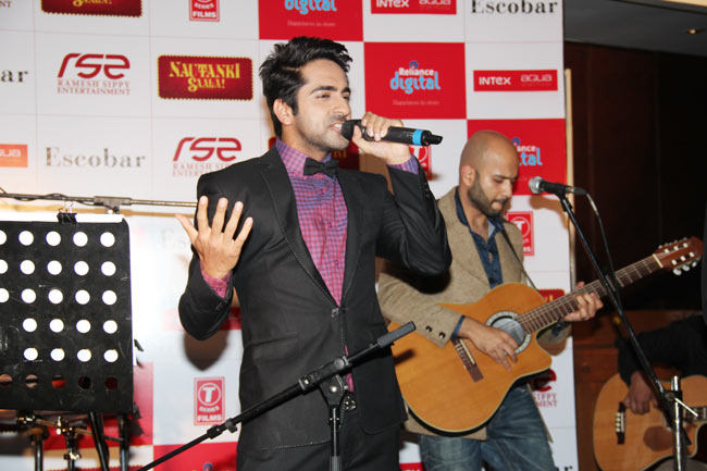 आयुष्‍मान खुराना का लाइव परफॉर्मेंस | 'नौटंकी साला' का फर्स्‍ट लुक