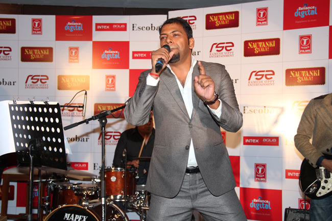 आयुष्‍मान खुराना का लाइव परफॉर्मेंस | 'नौटंकी साला' का फर्स्‍ट लुक