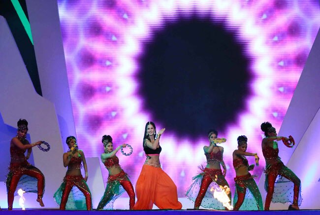 रंगारंग उद्घाटन के साथ हुआ IPL 6 का आगाज | बनाए मदहोश