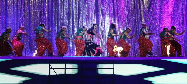 रंगारंग उद्घाटन के साथ हुआ IPL 6 का आगाज | बनाए मदहोश