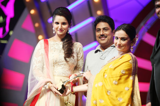 सितारों से झिलमिल रहा प्रेरणा अवॉर्ड समारोह | बॉलीवुड 2013