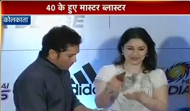 सचिन ने कोलकाता में काटा 40वें जन्‍मदिन का केक