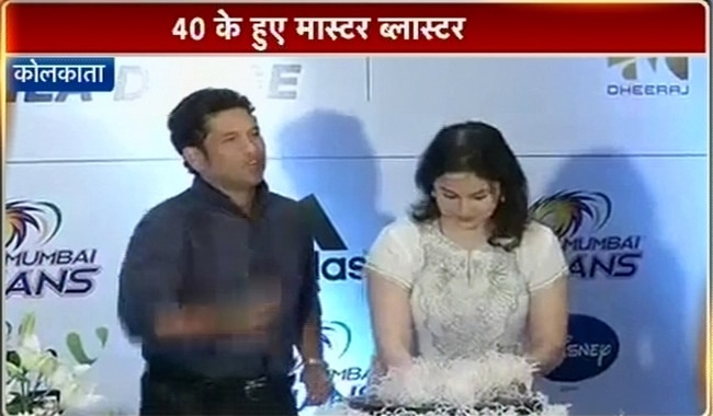सचिन ने कोलकाता में काटा 40वें जन्‍मदिन का केक