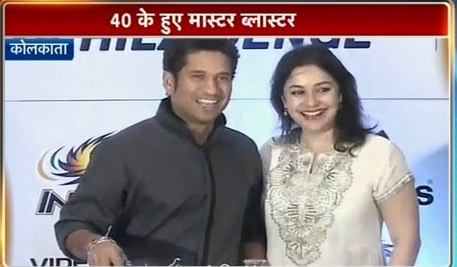 सचिन ने कोलकाता में काटा 40वें जन्‍मदिन का केक