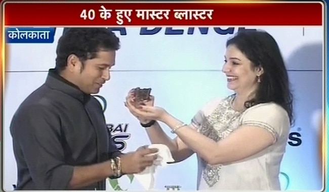 सचिन ने कोलकाता में काटा 40वें जन्‍मदिन का केक