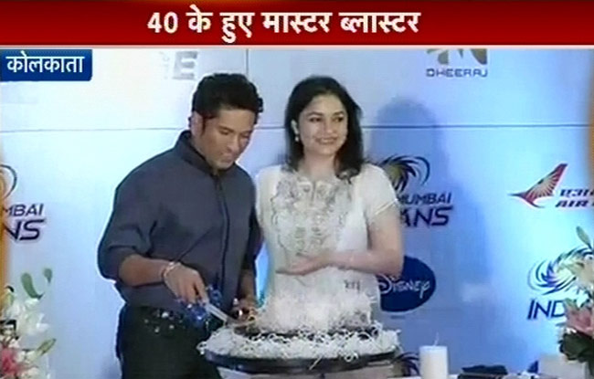 सचिन ने कोलकाता में काटा 40वें जन्‍मदिन का केक