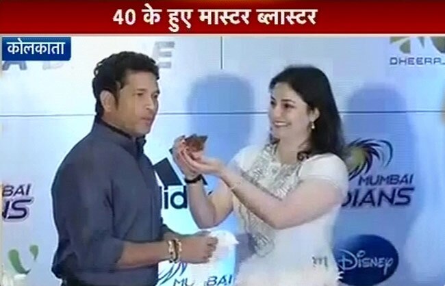 सचिन ने कोलकाता में काटा 40वें जन्‍मदिन का केक