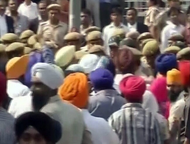 सज्‍जन कुमार के खिलाफ सिखों का विरोध-प्रदर्शन | पूरा मामला