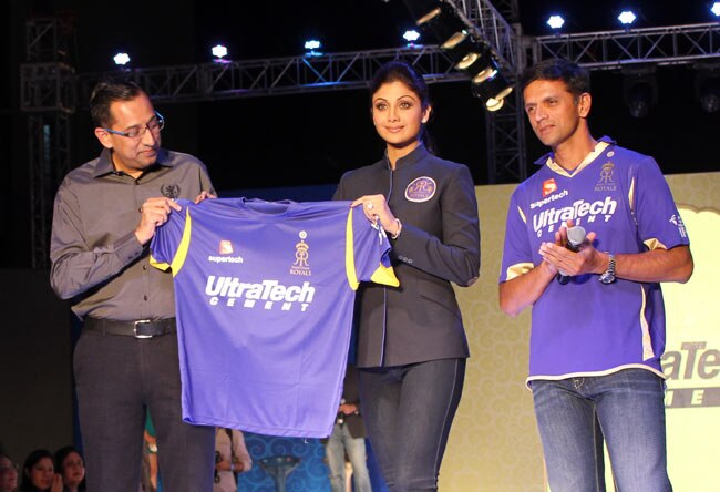 शिल्‍पा बनीं डिजाइनर, फैन्‍स की ड्रेस डिजाइन की | जश्न में KKR