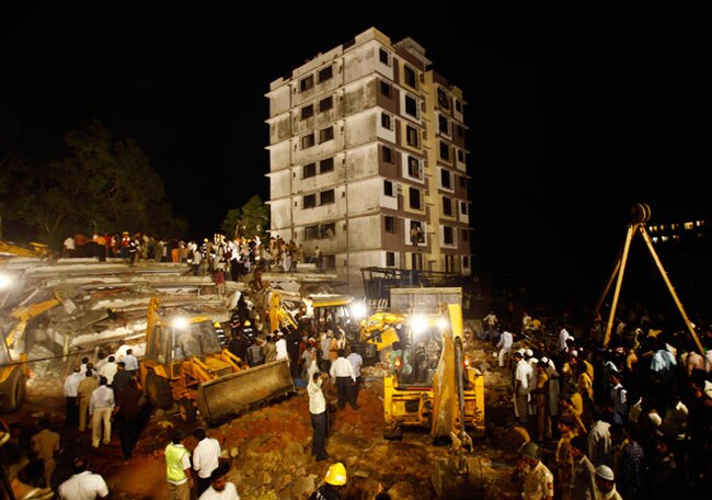 ठाणे में बिल्डिंग ढही, पसरा मौत का मातम