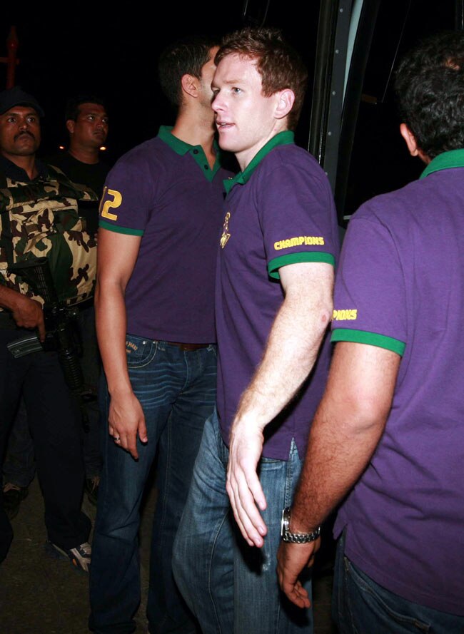 कोलकाता की जीत का जश्न, पार्टी में पहुंचे सितारे