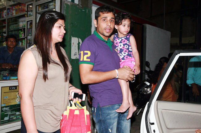 कोलकाता की जीत का जश्न, पार्टी में पहुंचे सितारे