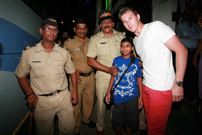 कोलकाता की जीत का जश्न, पार्टी में पहुंचे सितारे