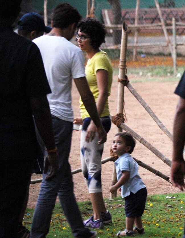 ...जब पूरे परिवार के साथ फुटबॉल खेलने निकले आमिर | आमिर खान