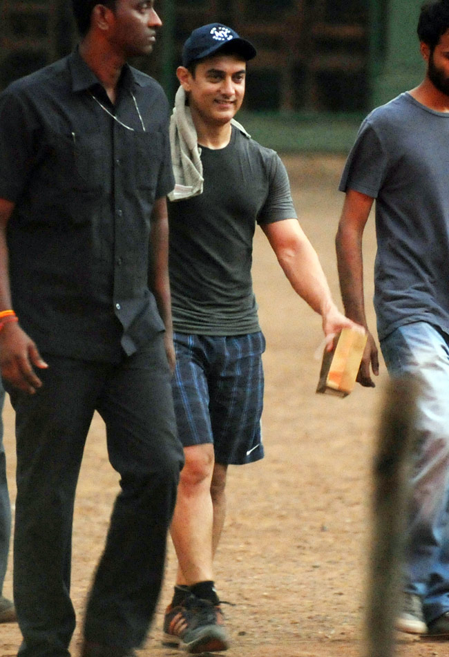 ...जब पूरे परिवार के साथ फुटबॉल खेलने निकले आमिर | आमिर खान