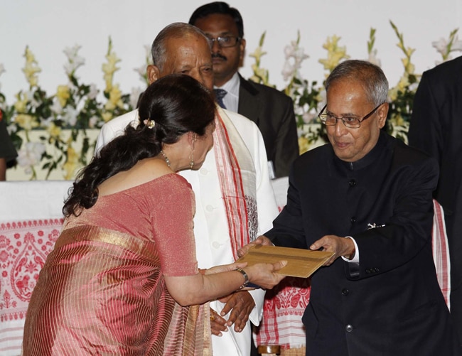 असम अवॉर्ड से सम्‍मानित हुईं शर्मिला टैगोर