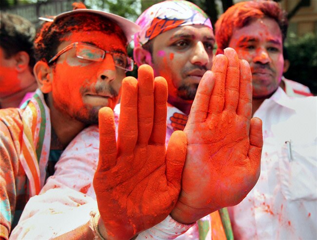 कांग्रेस का हुआ कर्नाटक, जश्‍न में कार्यकर्ता