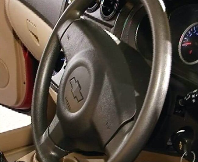 तस्‍वीरों में देखें शेवरले एन्‍जॉय कार