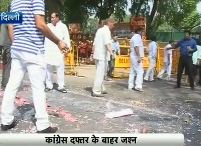 कांग्रेस का हुआ कर्नाटक, जश्‍न में कार्यकर्ता