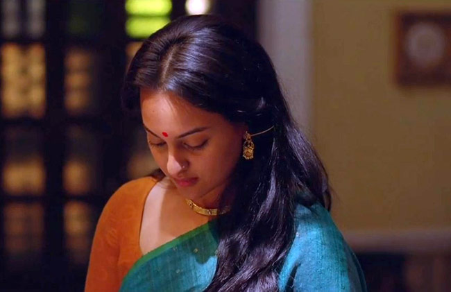 सोनाक्षी सिन्‍हा की साड़ी में खास तस्‍वीरें