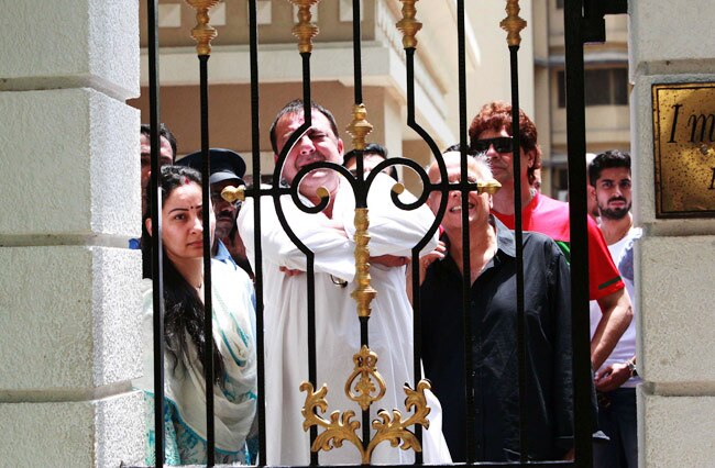 संजय दत्त ने किया सरेंडर, 42 महीने जेल में काटेंगे