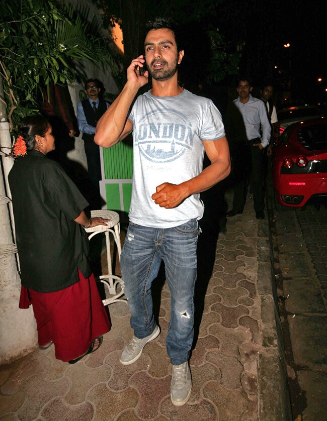 मुंबई के ऑलिव में पार्टी का मजा लेते बॉलीवुड सितारे...