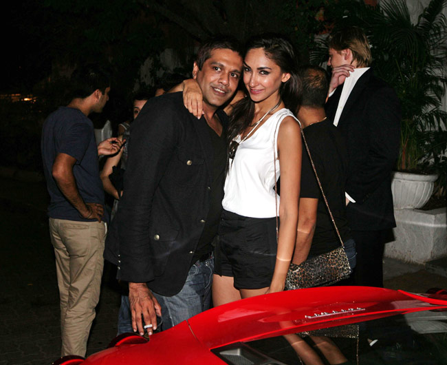 मुंबई के ऑलिव में पार्टी का मजा लेते बॉलीवुड सितारे...