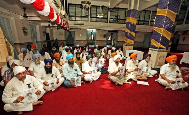 आक्रोश, नम आंखों के बीच सरबजीत का अंतिम संस्कार