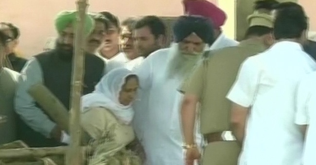 आक्रोश, नम आंखों के बीच सरबजीत का अंतिम संस्कार