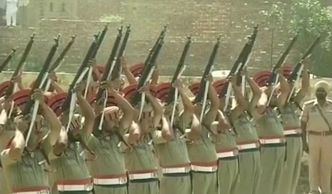 आक्रोश, नम आंखों के बीच सरबजीत का अंतिम संस्कार