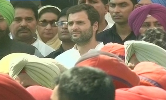 आक्रोश, नम आंखों के बीच सरबजीत का अंतिम संस्कार