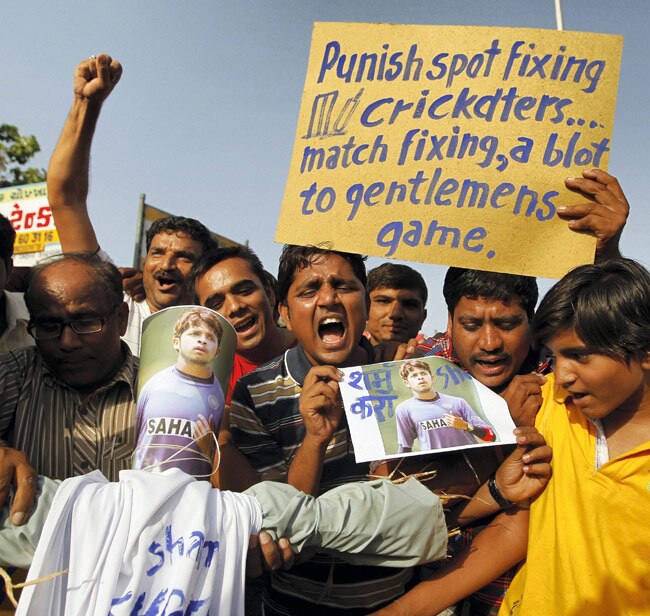 IPL में स्‍पॉट फिक्सिंग, नाराज हुए खेल प्रेमी