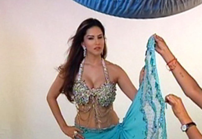 सनी लियोन का ऐसा फोटोशूट कभी देखा है... | हॉट लियोन