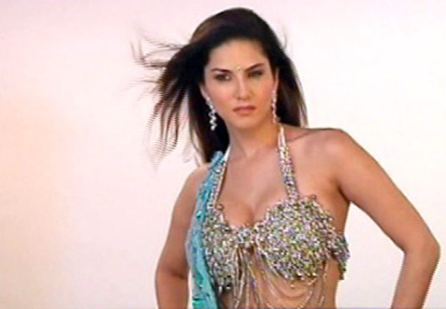 सनी लियोन का ऐसा फोटोशूट कभी देखा है... | हॉट लियोन