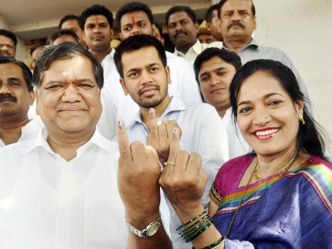 कांग्रेस का हुआ कर्नाटक, जश्‍न में कार्यकर्ता