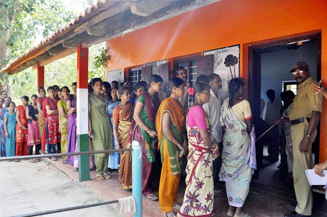 कांग्रेस का हुआ कर्नाटक, जश्‍न में कार्यकर्ता