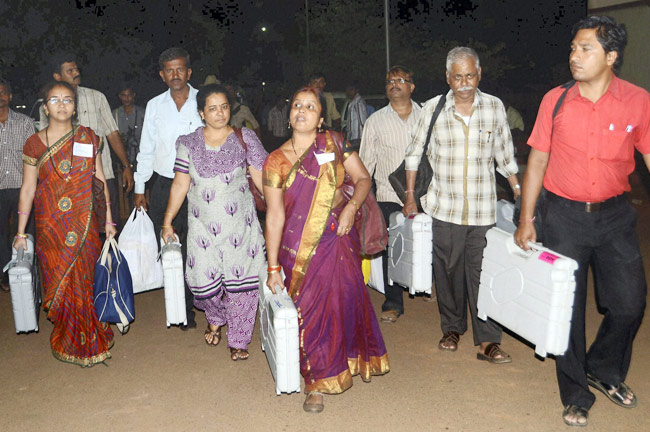 कांग्रेस का हुआ कर्नाटक, जश्‍न में कार्यकर्ता