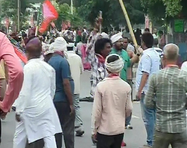 रिश्‍ता टूटते ही लात-जूतों पर उतर आए BJP-JDU कार्यकर्ता