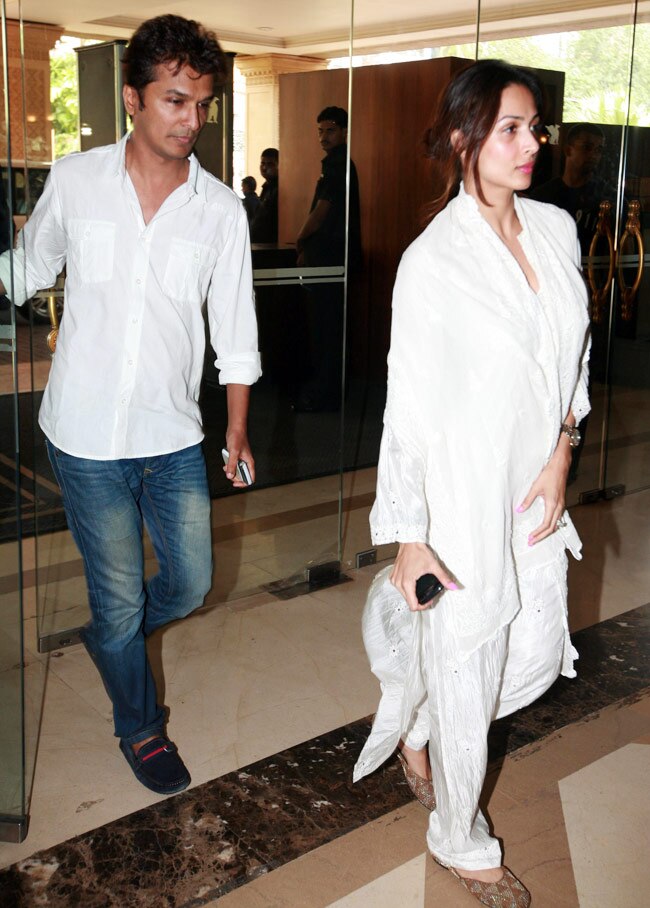 प्रियंका के पिता की Prayer Meet में पहुंचा पूरा बॉलीवुड