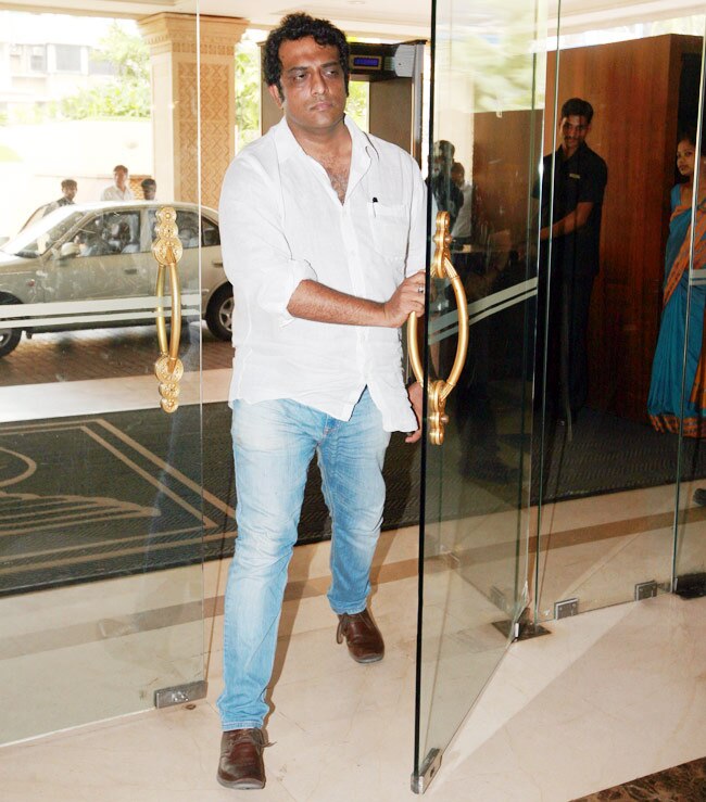 प्रियंका के पिता की Prayer Meet में पहुंचा पूरा बॉलीवुड