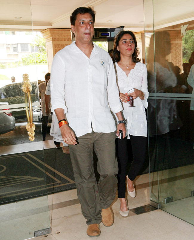 प्रियंका के पिता की Prayer Meet में पहुंचा पूरा बॉलीवुड